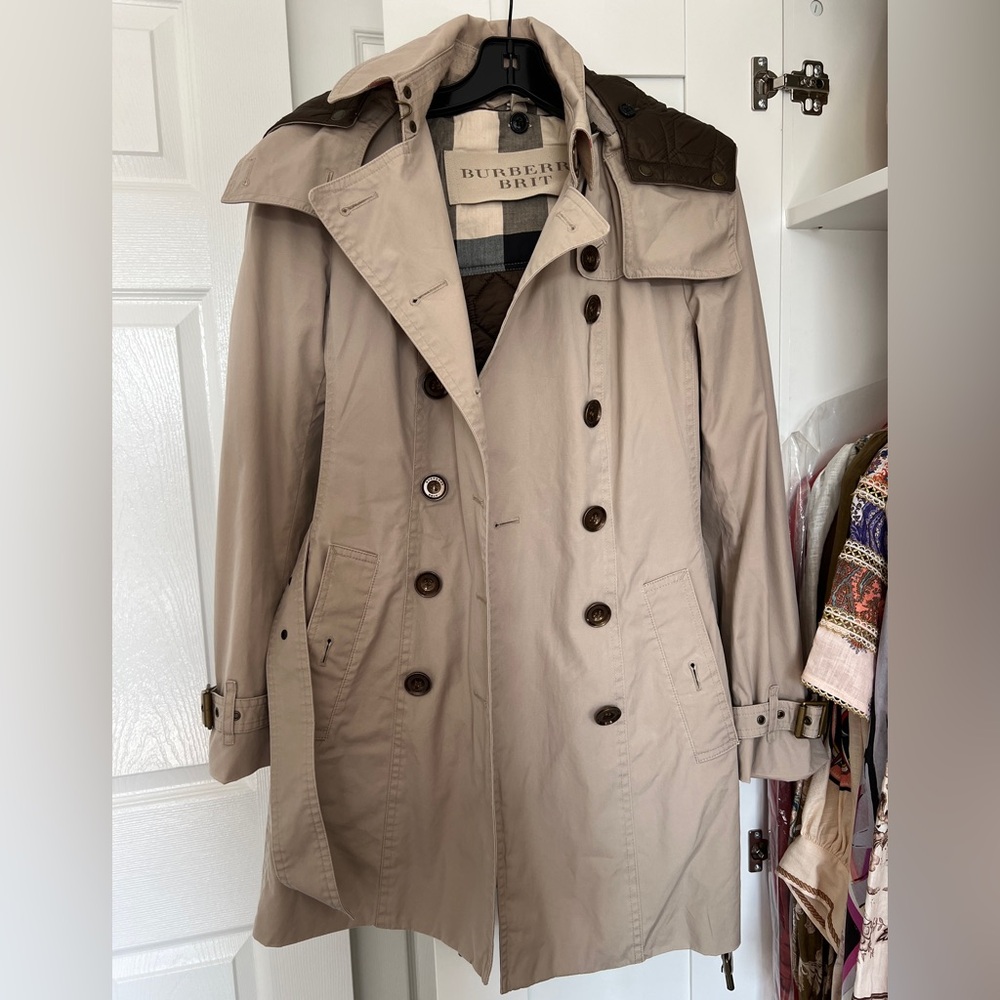 Burberry Trench Coat – Removable Warmer Liner & Hood – Timeless Classic
